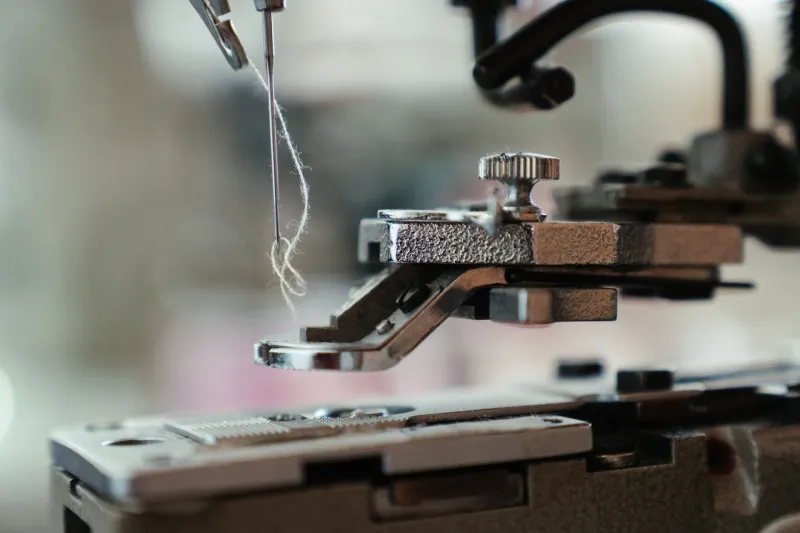 Point, Eye, and Scarf: The Mechanical Logic of Needle Compatibility Across Fabric Types